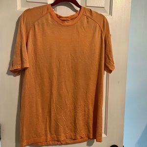 Men’s lululemon tee